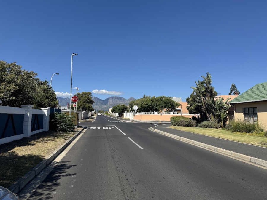 To Let 1 Bedroom Property for Rent in Gordons Bay Central Western Cape